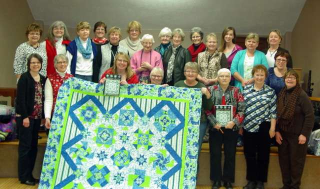 old-alley-quilt-shop-quilt-walk-group-photo